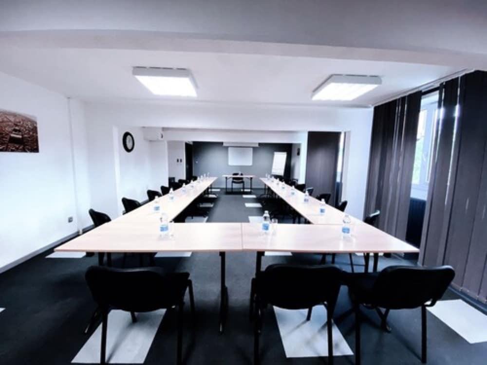 The Originals City, Hotel Ariane, Toulouse Sud Labege Экстерьер фото